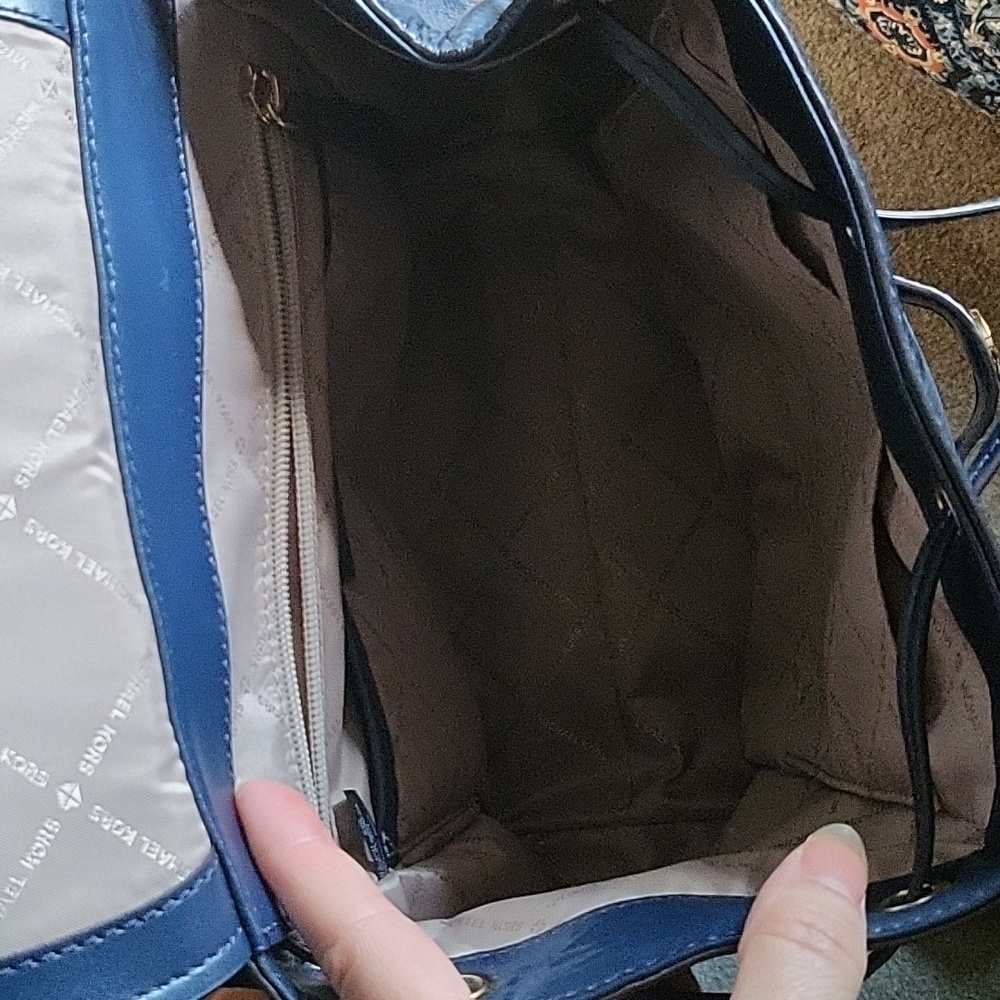 Michael Kors back pack - Picture 4 of 4